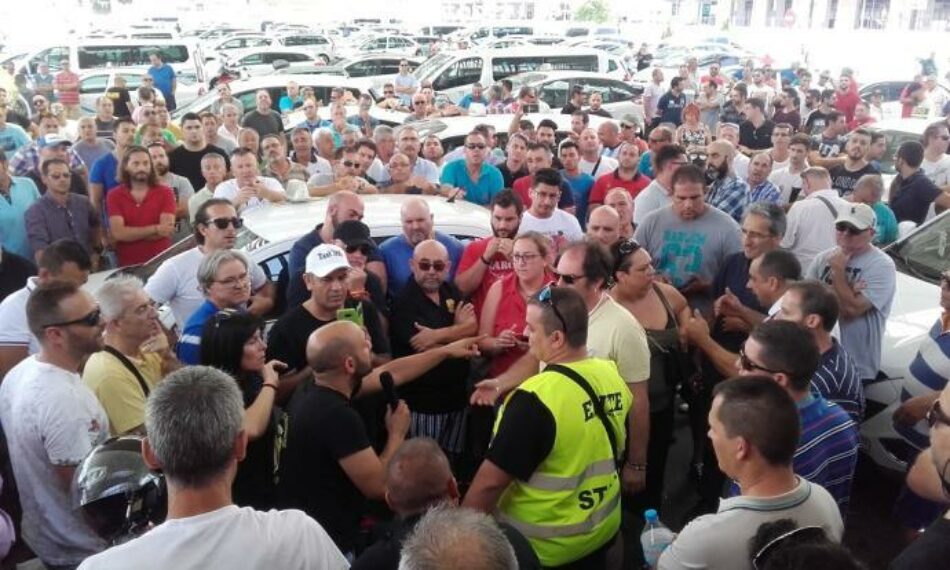 Podemos pide al Gobierno andaluz medidas de protección para el sector del taxi ante la llegada de empresas extractivistas