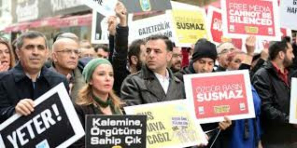 Los/as diputados/as y eurodiputados/as de IU demandan por carta a Dastis que el Gobierno del PP actúe para liberar “de forma incondicional” a los dos escritores que Turquía mandó detener