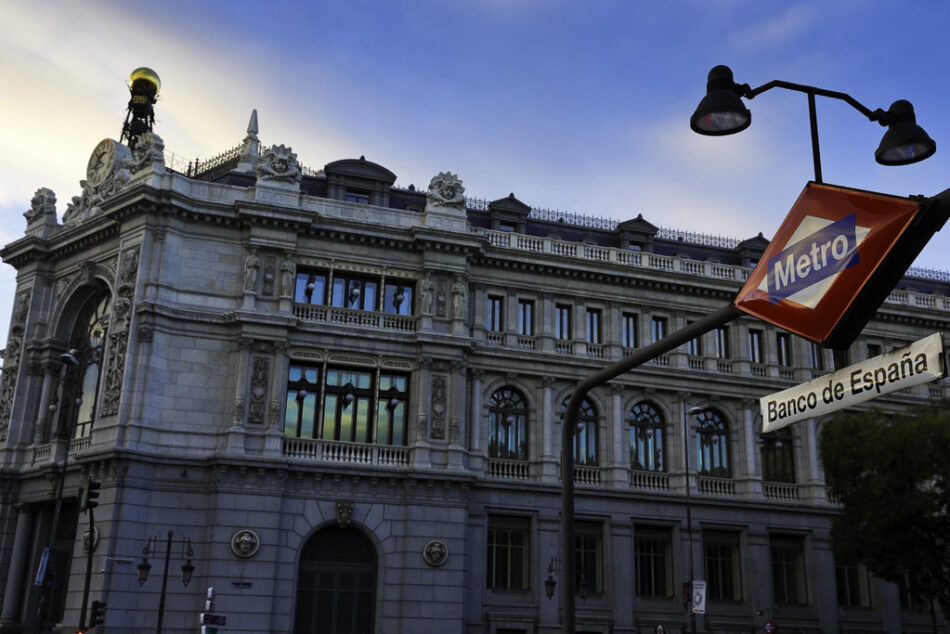 Gobierno Rajoy y CC.AA. incrementan la deuda mientras los ayuntamientos, con Madrid y Barcelona a la cabeza, la reducen