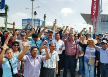 Gobierno peruano aplicará descuentos a maestros que no retornen a clases