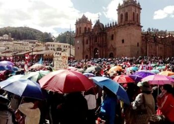 Cita crucial entre presidente peruano y dirigentes de larga huelga