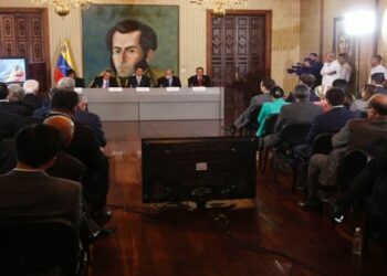 Venezuela convoca a una cumbre a partidarios del diálogo