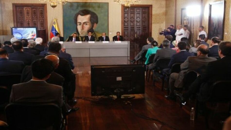 Venezuela convoca a una cumbre a partidarios del diálogo
