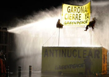 Greenpeace celebra el cierre definitivo de Garoña