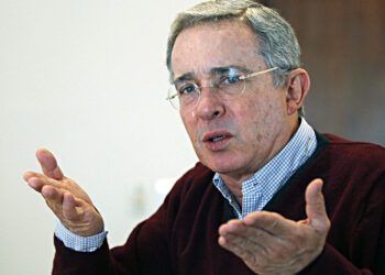 Uribe insiste en pedir una intervención militar en Venezuela