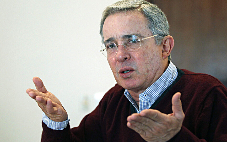 Uribe insiste en pedir una intervención militar en Venezuela