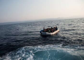 Se reducen las llegadas de refugiados e inmigrantes a Europa, pero continúan los informes sobre abusos y muertes