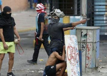 Venezuela: La “resistencia” se subasta en dólares