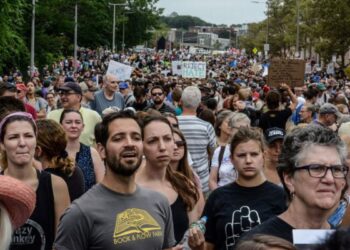 EE.UU: Miles de personas protestaron en Boston contra la intolerancia, el racismo y el discurso de Trump