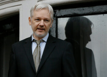 Assange: «Las constantes amenazas de EE.UU. contra Pionyang lo han puesto en pie de guerra total»