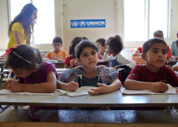 Un informe de ACNUR pone en relieve la magnitud de la crisis existente en la educación de los niños refugiados