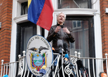 «Propiedades rusas en EE.UU. son inviolables»: Assange acusa a Washington de incumplir acuerdos