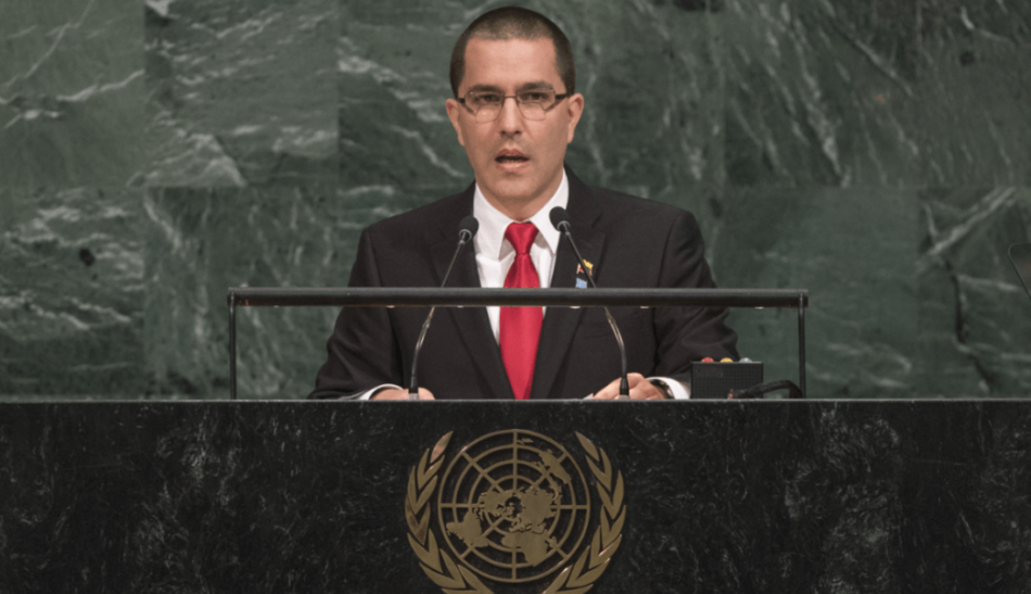 El Canciller venezolano Jorge Arreaza atrae la atención de la Asamblea General  de la ONU