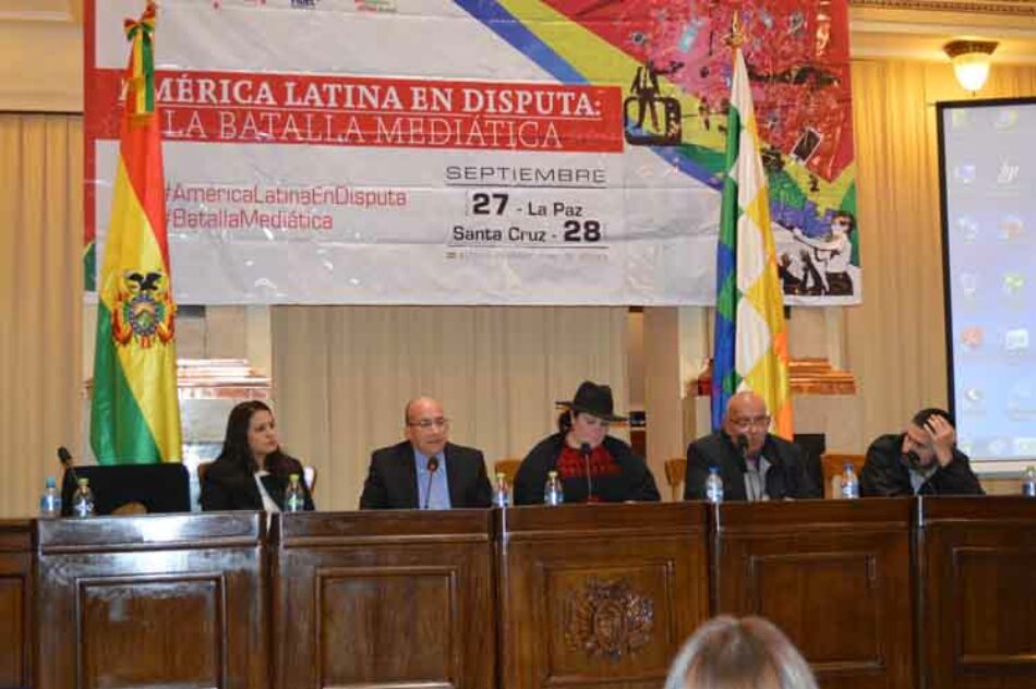 Debaten en Bolivia sobre ataques mediáticos a gobiernos progresistas