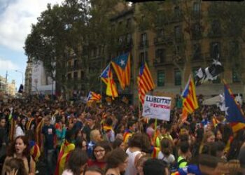 150.000 jóvenes se manifiestan en Barcelona al grito de ¡Esto con Franco sí pasaba!