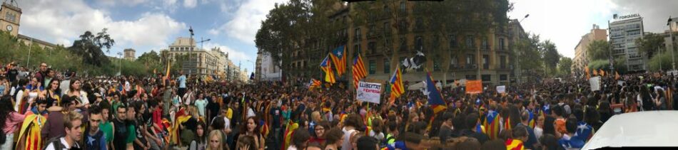 150.000 jóvenes se manifiestan en Barcelona al grito de ¡Esto con Franco sí pasaba!