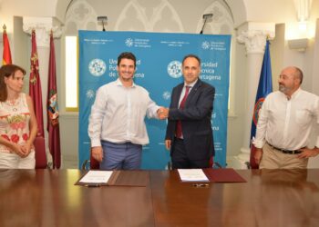 La UPCT prepara talleres de reconocimiento de olores con plantas aromáticas para enfermos de Alzheimer