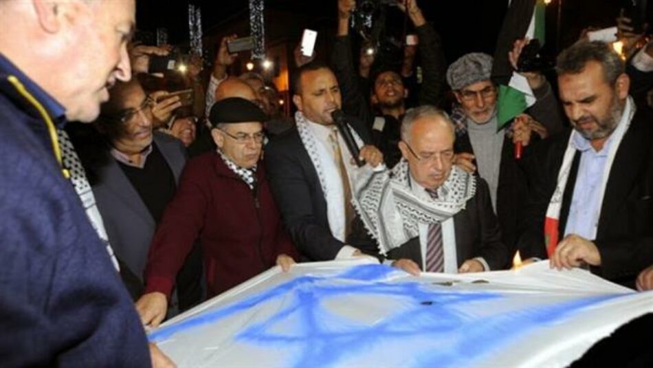 Marroquíes se manifiestan en Rabat para mostrar su oposición a cualquier vínculo con Israel
