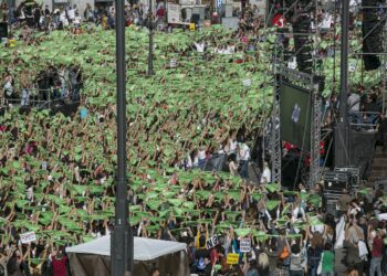 PACMA congrega a cientos de personas en la Puerta del Sol contra la tauromaquia