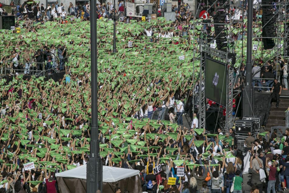 PACMA congrega a cientos de personas en la Puerta del Sol contra la tauromaquia