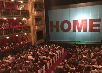 Éxito rotundo de la obra ‘HOME’ en el Teatro Español, en apoyo de los centros para las refugiadas sirias de Alianza por la Solidaridad