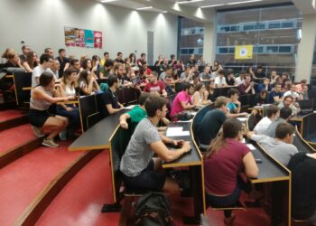 Un centenar de representants d’universitats catalanes comencen la campanya del referéndum