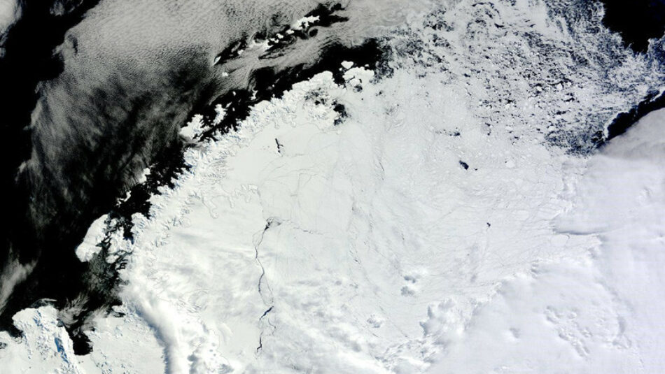 Un gigante y misterioso agujero descubierto en la Antártida deja perplejos a los científicos