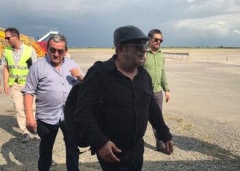 Integrantes de la FARC llegan a Ecuador para reunirse con ELN