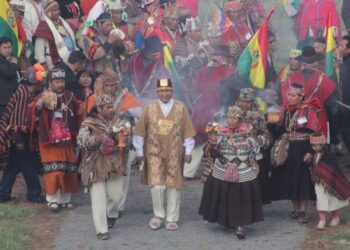 Evo reivindicó los derechos de los pueblos indígenas en la conmemoración del Día de la Descolonización