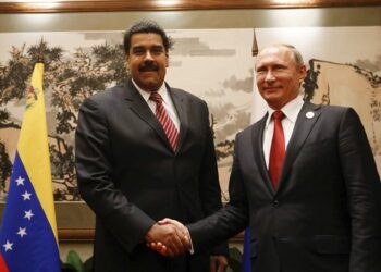 Maduro y Putin dialogan en el marco de foro energético