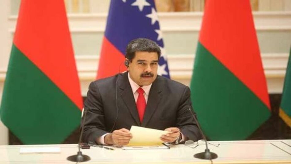 Maduro llama a la defensa de la paz en su llegada a Bielorrusia