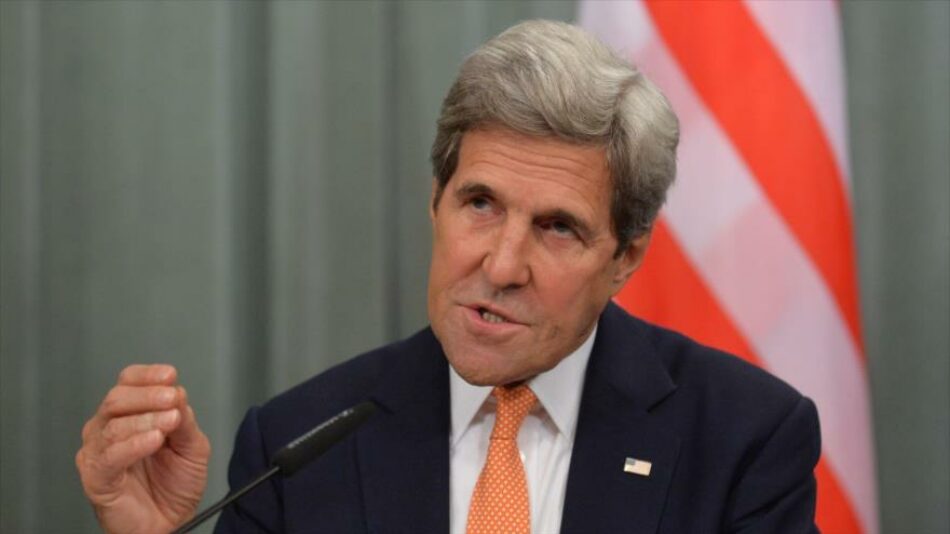 Kerry ataca a Trump por su postura hacia el acuerdo nuclear con Irán