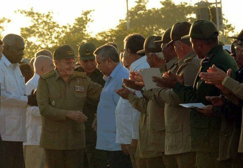 Preside Raúl homenaje al Che y sus compañeros