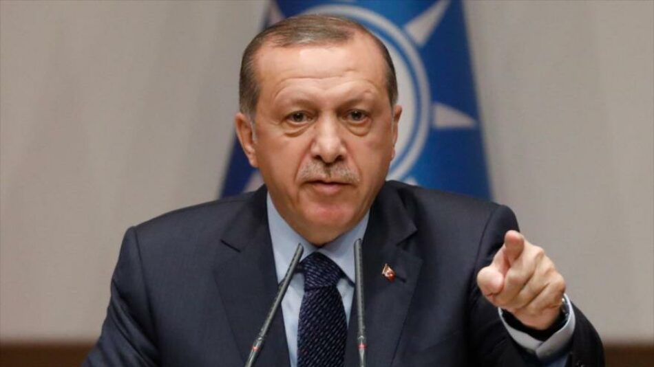 Turquía acusa a EEUU de brindar apoyo financiero a EIIL en Siria
