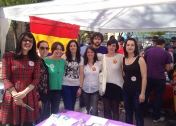 El Colectivo Feminista Trece Rosas solicita al Ayuntamiento la creación de una APP para prevenir las agresiones sexuales