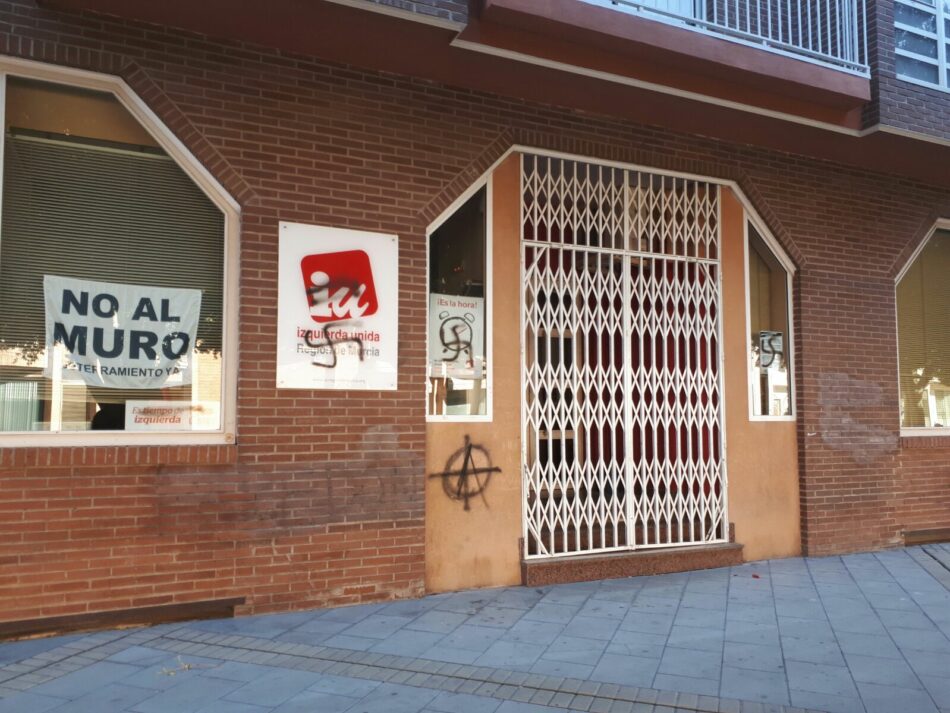 Izquierda Unida Región de Murcia denuncia nuevas pintadas “nazis” en su sede