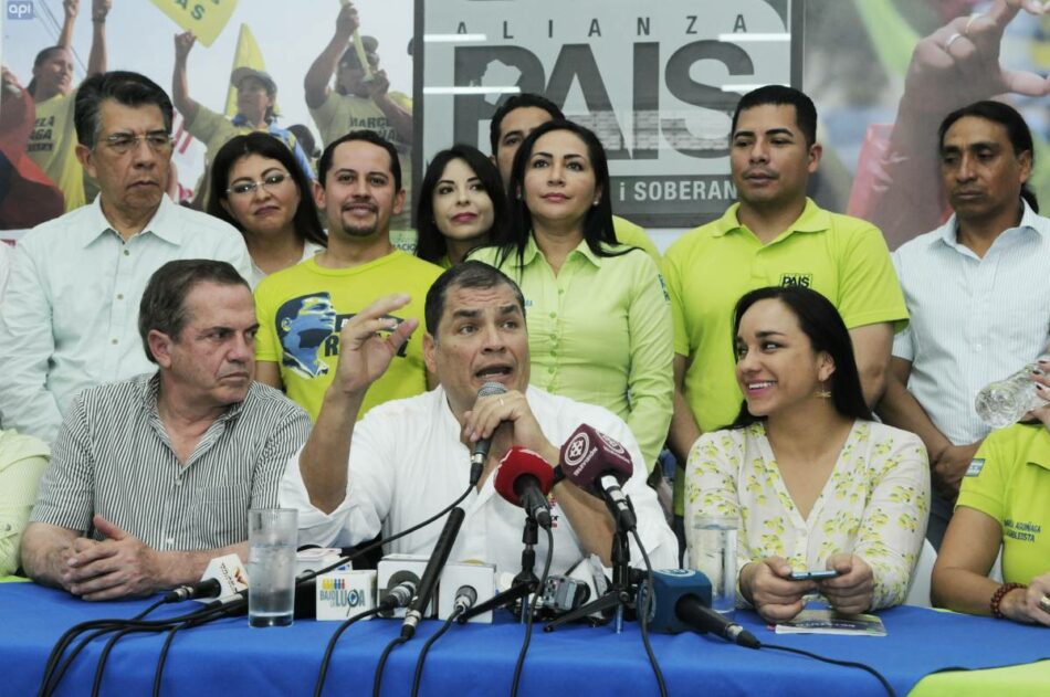 Correa afirma que regresó para evitar que se tomen el movimiento Alianza PAIS