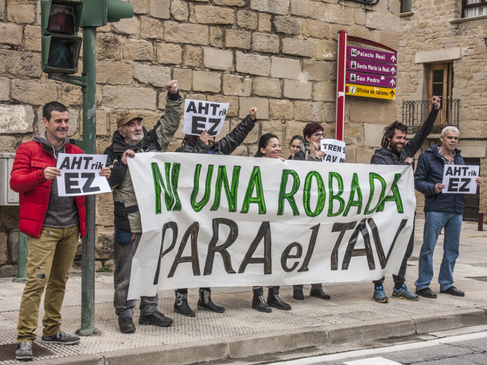 Concentración contra las expropiaciones del TAV