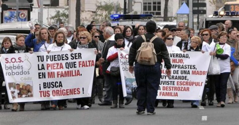 IU celebra que Bruselas exija al Gobierno y a la Iglesia “reconocer su responsabilidad” y “adoptar medidas urgentes» para solventar la trama de bebés robados