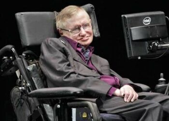 Científico Stephen Hawking critica ley migratoria de Donald Trump