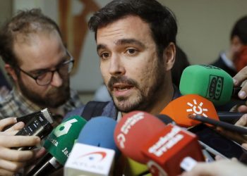 Garzón ve un “despropósito jurídico” la citación hoy a los miembros de la Mesa del Parlament en una actuación judicial que sólo sirve para “agravar el problema político, no resolverlo”