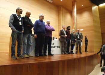 Julio Anguita propone el camino constituyente hacia la República: «plurinacional, federal, pero sobre todo solidaria»