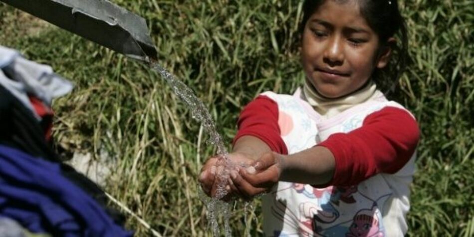 Bolivia presenta plan para llevar agua potable a todo el país