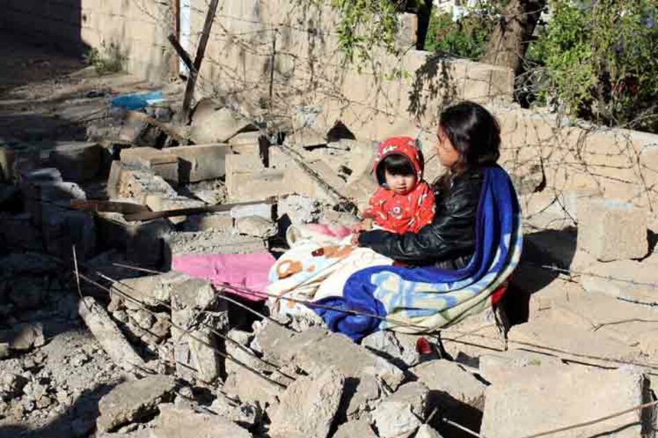 Irán moviliza fuerzas para ayudar a damnificados de terremoto