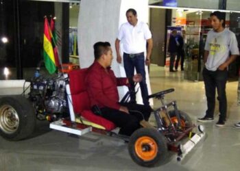 Boliviano crea prototipo de auto que funciona con agua y combustible