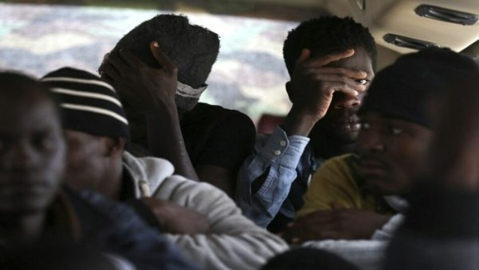 Refugiados que llegan a Libia son vendidos como esclavos