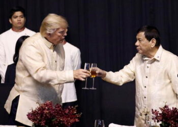 Manila: En medio de protestas masivas, Trump festeja su “excelente relación” con el presidente filipino Duterte