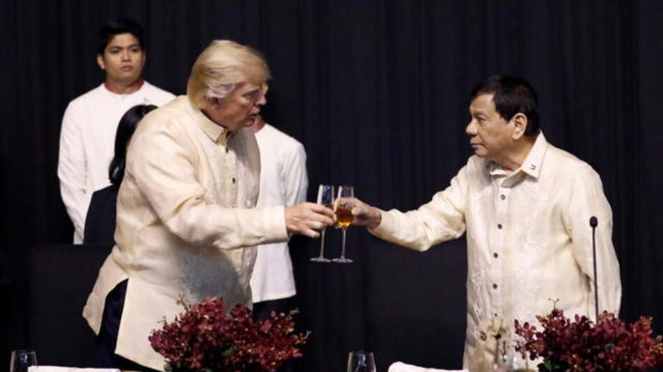 Manila: En medio de protestas masivas, Trump festeja su “excelente relación” con el presidente filipino Duterte