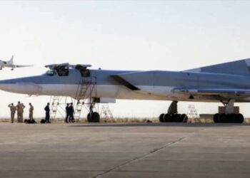 Rusia inicia la retirada de sus aviones y policías militares de Siria