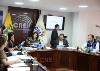 Ecuador: CNE convocó oficialmente a referéndum y consulta popular para el 4 de febrero de 2018